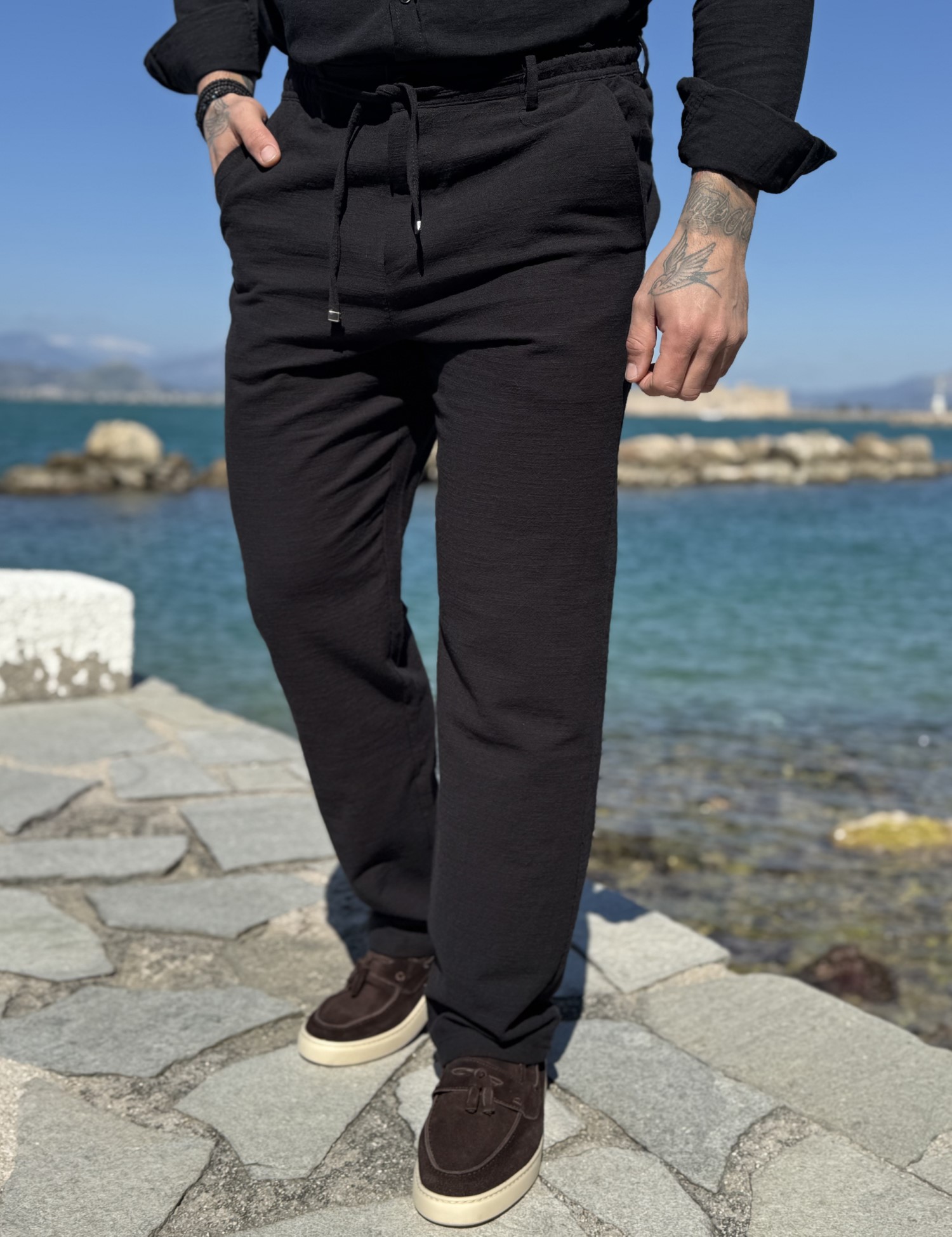 Ανδρικό υφασμάτινο μαύρο παντελόνι με κορδόνι και κουμπί FCL6700M φωτογραφία